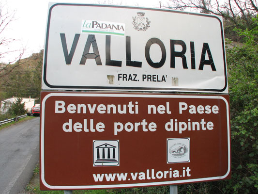 Valloria Un Giro Per Il Paese Delle Porte Dipinte Viaggi Snap Italy