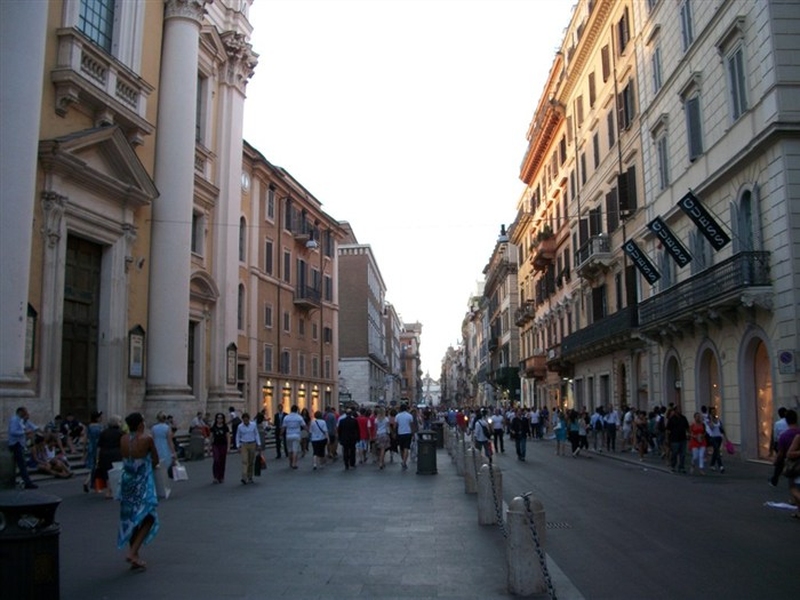 Via del corso. ВИА дель Корсо Италия. Улица Корсо в Риме. ВИА Корсо в Риме. Улицы Рима -- Корсо.